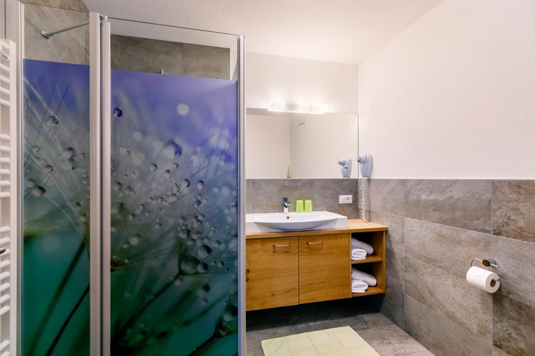 Bathroom 2, Zangerlehof, Bolzano