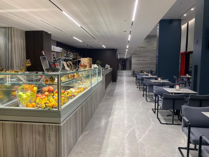 Food & Drinks 5, Hotel Partner, Vlorës