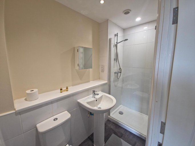 Bathroom 3, Solihull Centre Apartments, Solihull
