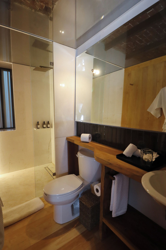 Bathroom 2, Casa Almamía, Mexico City