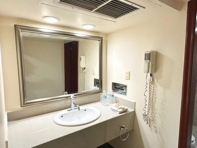 Bathroom 4, Eurohotel, Carmen