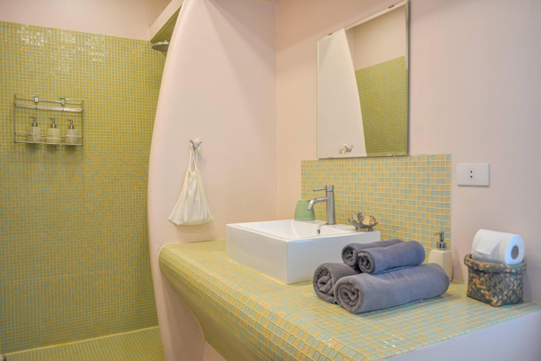 Bathroom 4, Le Divine Comedie Beach Resort, Ko Phangan