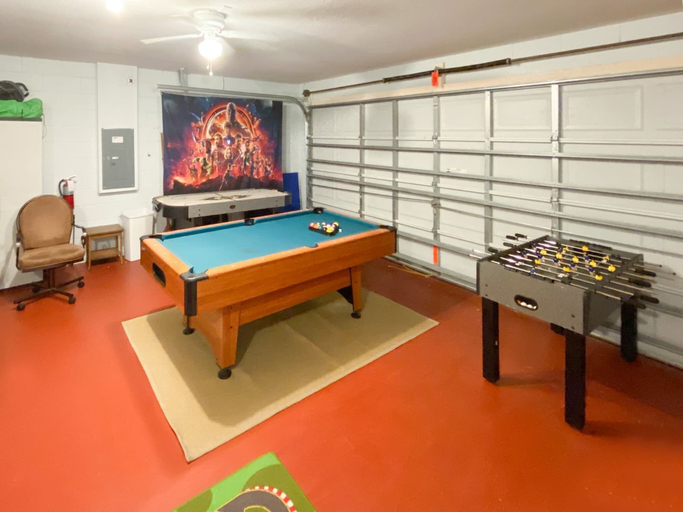Interior 2, Upstay Lakeside Retreat w Private Pool & Game Room, Polk
