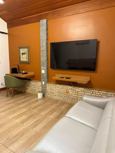 Living area 2, Pequena Suíça Hotel Boutique, Chácara