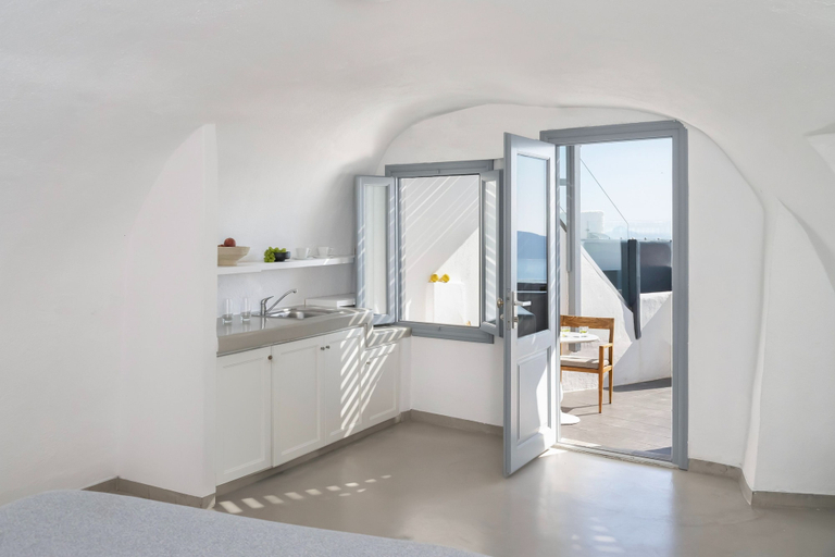 Room 5, Hommage Suites With Caldera View & Hot tub, South Aegean