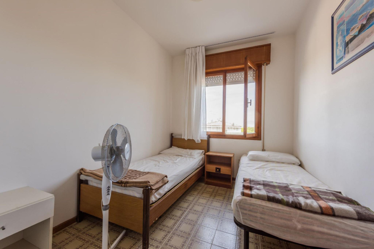 Bedroom 2, Wonderful Two-Room Flat with Balcony - By Beahost Rentals, Venezia