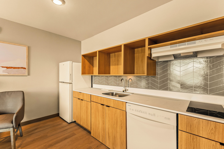Private kitchen 3, LivAway Suites Phoenix-Tolleson, Maricopa