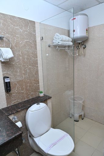 Bathroom 3, Hotel Alaknanda, Dehradun