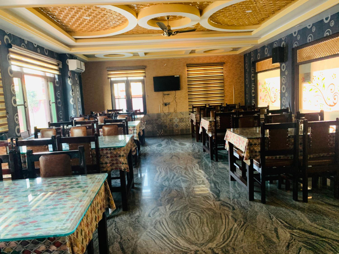 Food & Drinks 5, Hotel Shuhrah-I-Afaq, Badgam