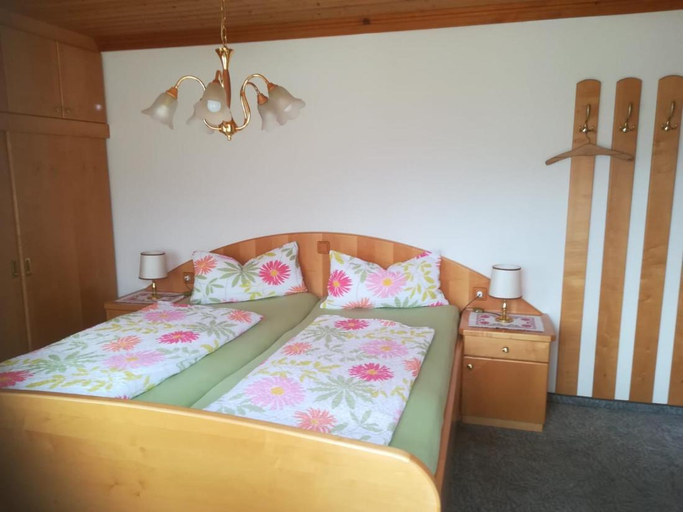 Bedroom 3, Charming Apartment in Goldegg, Austria - Mountain Views  Private Entrance, Sankt Johann im Pongau