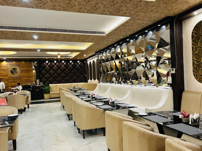 Food & Drinks, Royal Heritage Hotel & Resort, Basti