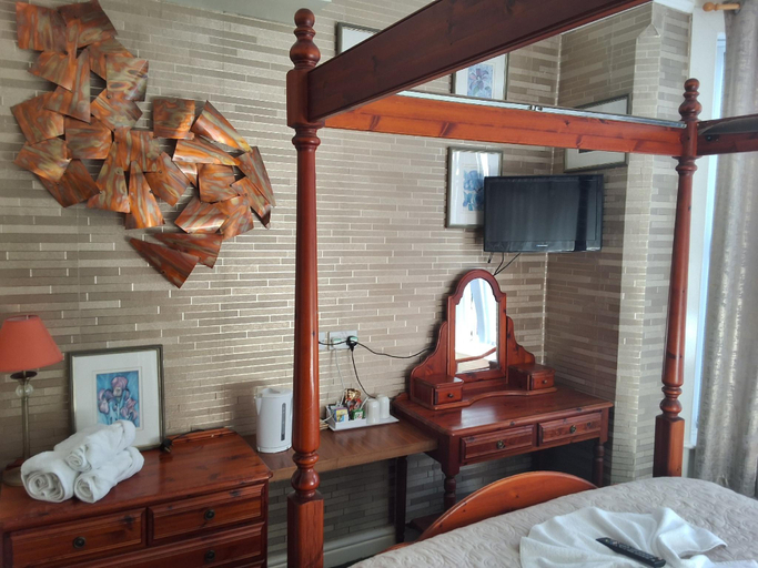 Bedroom 5, Riversvale Hotel, Blackpool