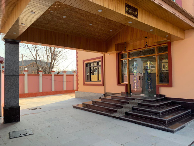 Exterior & Views 1, Hotel Shuhrah-I-Afaq, Badgam