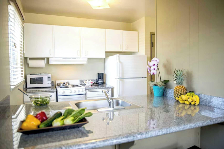 Private kitchen 2, Plantation Hale Suites Hotel, Kauai
