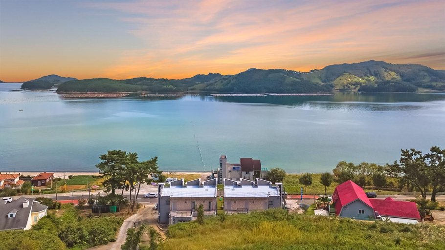 Others 3, Namhae Bom Yeoreum Gaeul Gyeoul pension, Namhae
