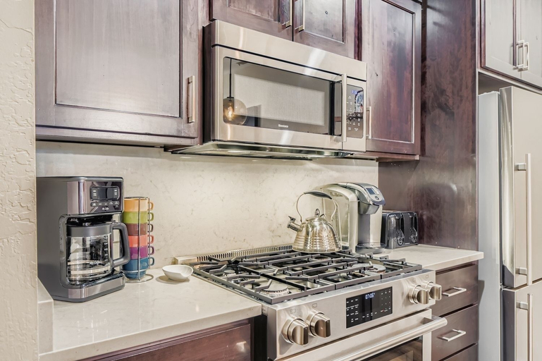Private kitchen 2, Peaceful Lift Line Condo 207 3 Bedroom Condo, Summit