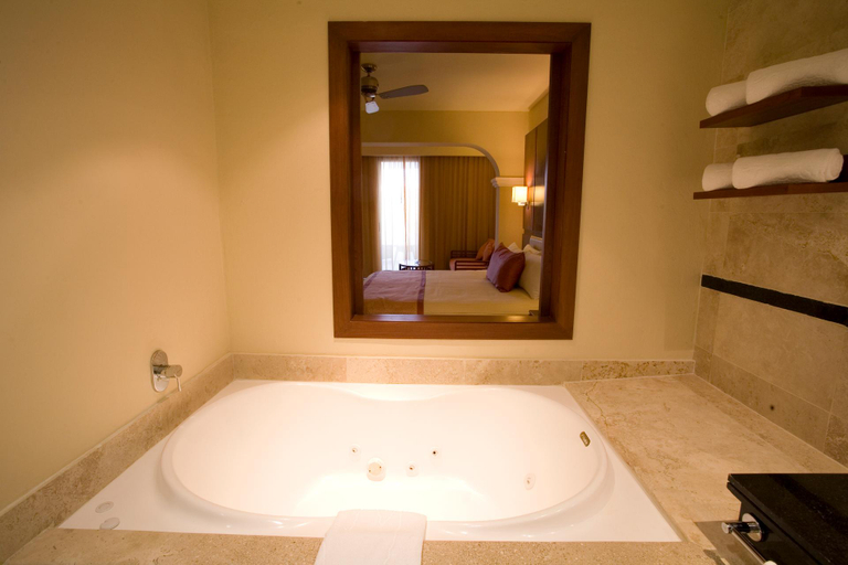 Bathroom 5, Grand Sunset Princess All Inclusive, Cozumel