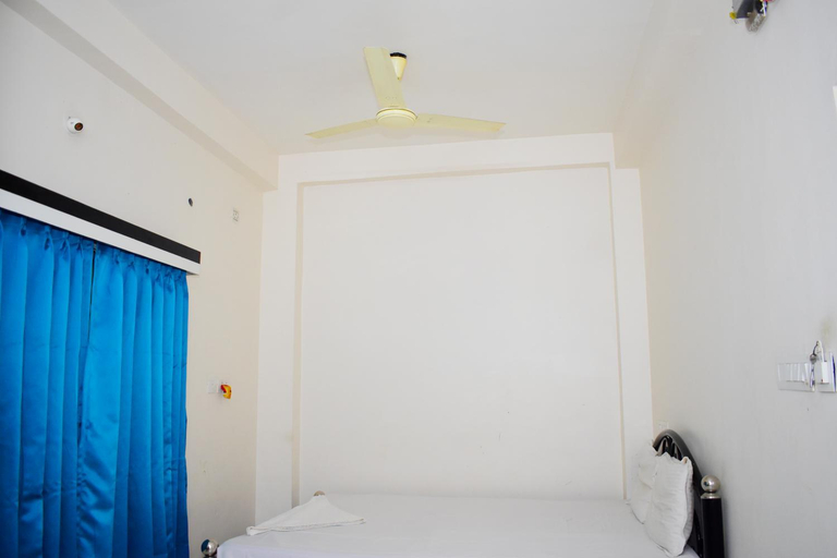 Bedroom 2, Hotel First Crown, Nadia