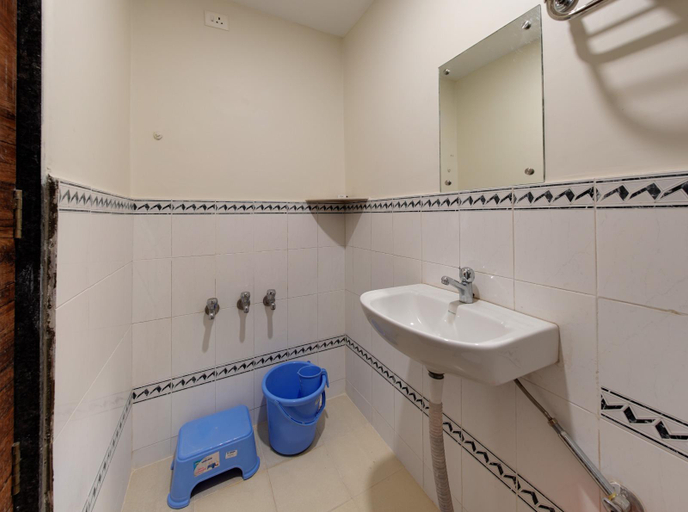 Bathroom 5, Hotel Parag Deluxe Kolhapur, Kolhapur