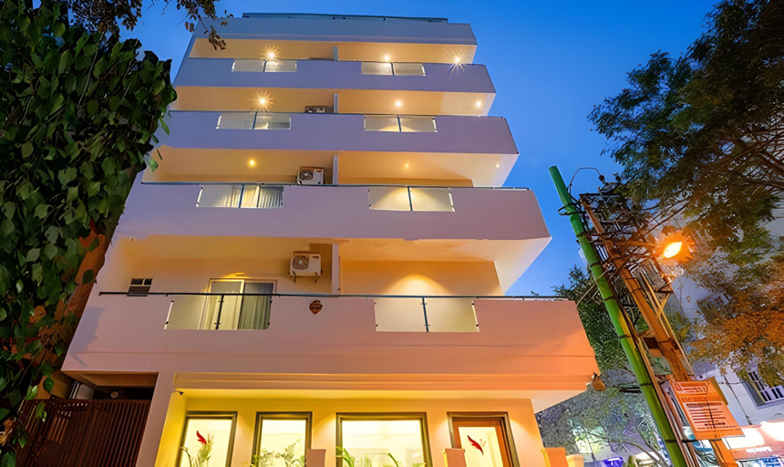 Exterior & Views