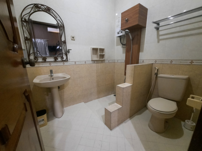 Bathroom 5, Omah Tirtodipuran, Yogyakarta