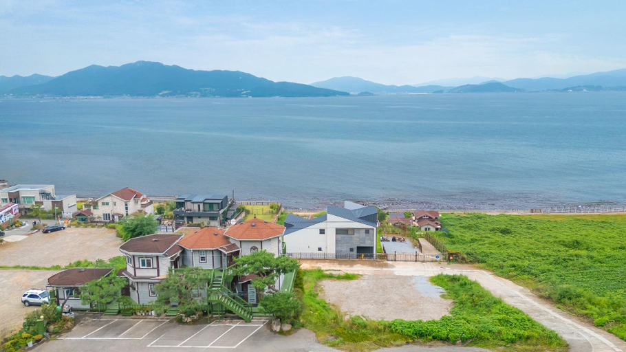 Others 3, Ganghwa Bettel Pension, Ganghwa