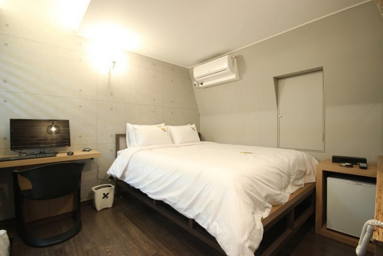 Bedroom 4, Busan Goejeong September, Saha