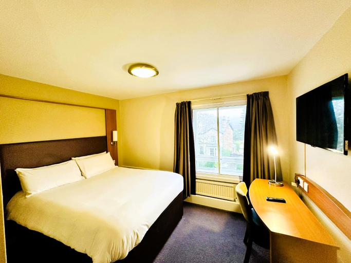 Shared lounge/TV area 5, Alty Hotel, Trafford