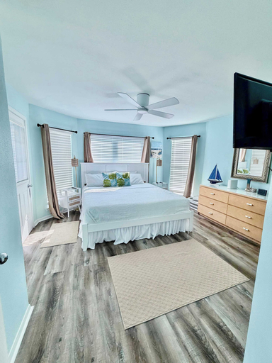 Room 2, Saltwater Solace, For 8, Galveston