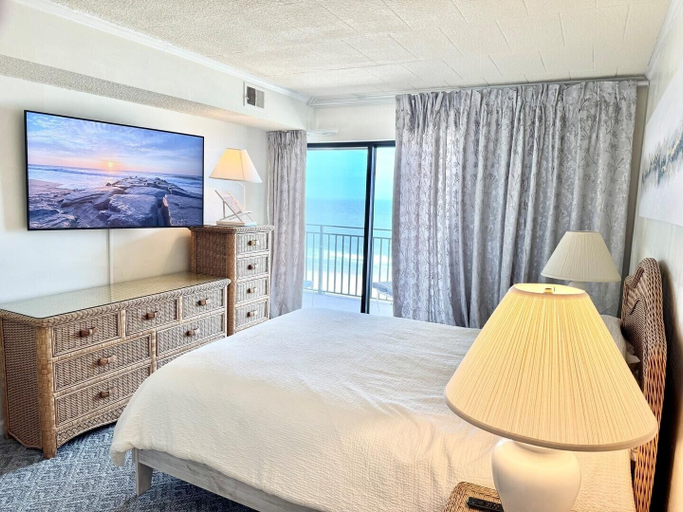 Room 2, Ocean Hideaway 610 2 Bedroom Condo by RedAwning, Worcester