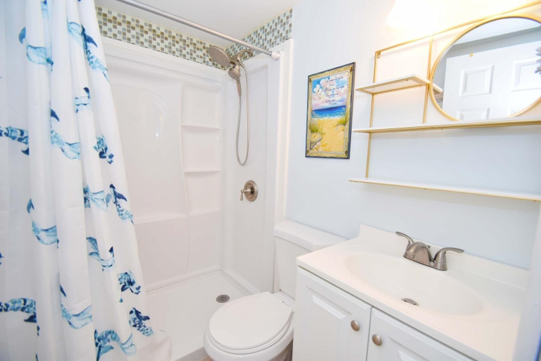 Bathroom, Ocean Waye 106 1 Bedroom Studio, Worcester