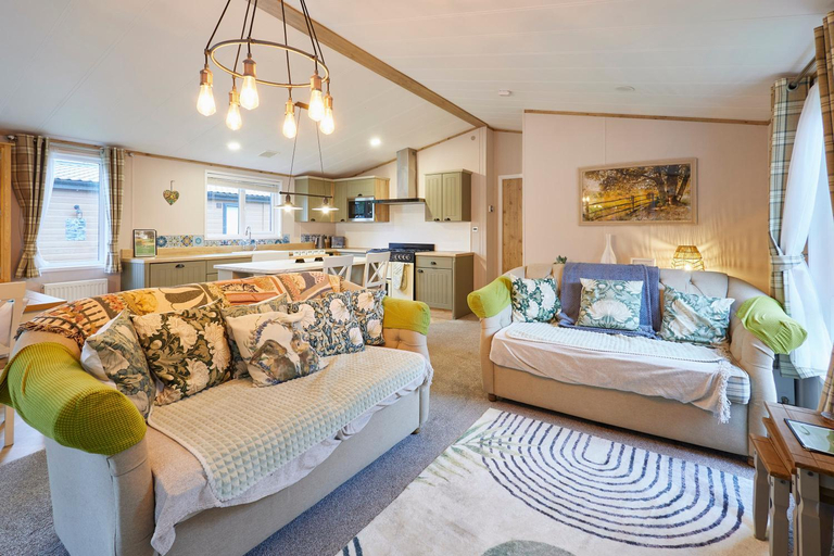 Others 5, Lucky Lodge with Hot Tub, East Riding of Yorkshire