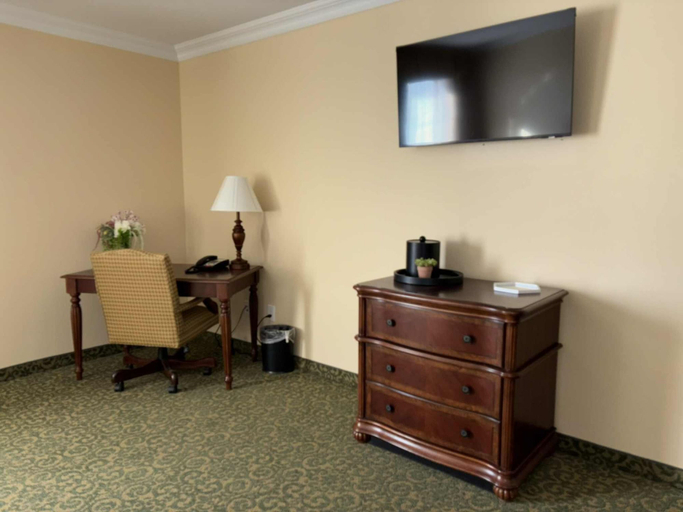 Room 2, Aspiratinns Hotel & Wellness Center, Orange
