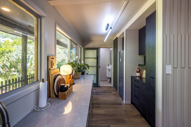 Private kitchen 2, Moana Beach House - Absolute Beachfront, Auckland