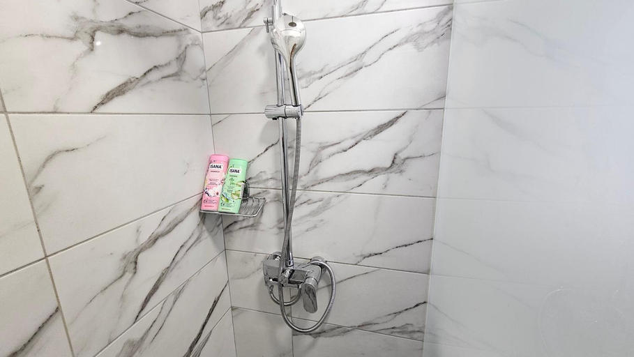 Bathroom 2, Dua's Apartment, Tiranës