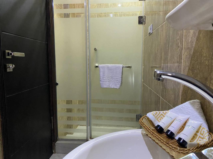 Bathroom 3, Golden Pyramids View Inn, Al-Ahram