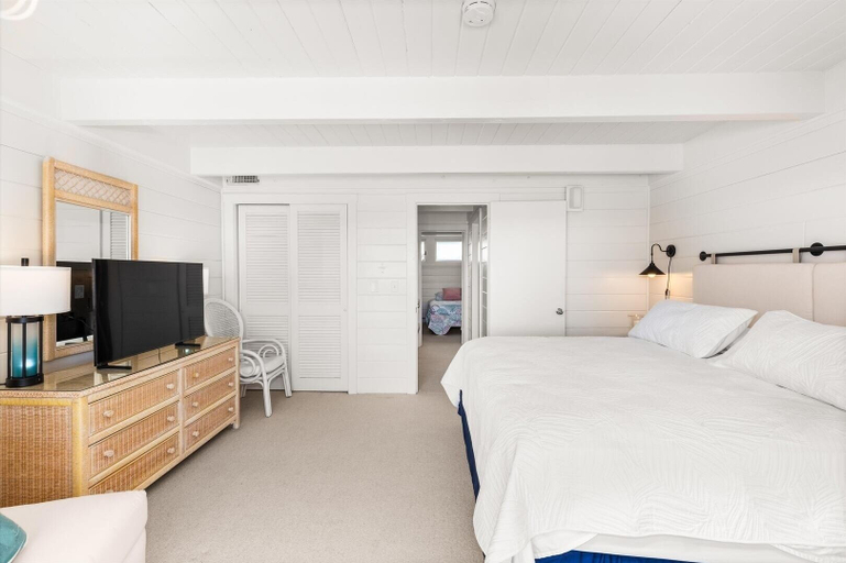 Room 2, Beach Place 14 2 Bedroom Townhouse, Worcester