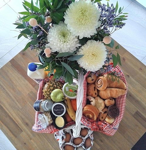 Food & Drinks 2, "On Burgum Pond" Cottages, Caloundra - Hinterland