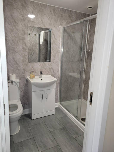 Bathroom 5, Nysdill Accommodation, Norfolk