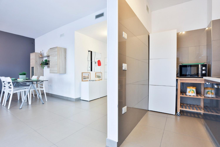 Others 4, GuestHost - Sebeto Apartments with Parking & Netfilx, Napoli