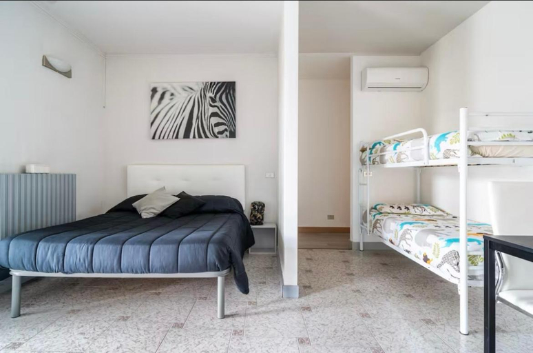 Bedroom 2, Viva La Vida 1, Bergamo