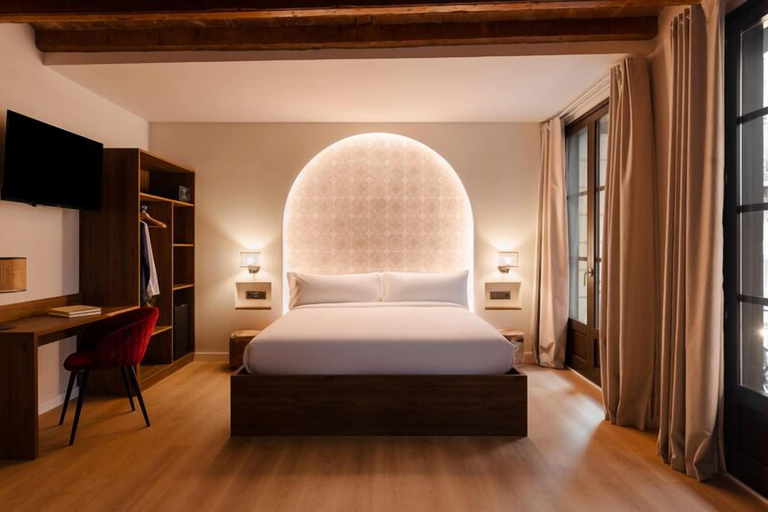 Room 3, Hamsa House, Barcelona