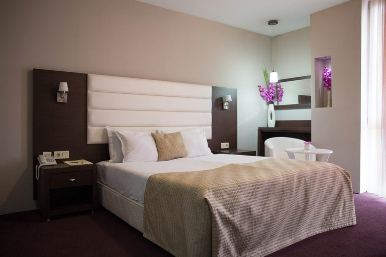 Bedroom 5, Hotel Continental