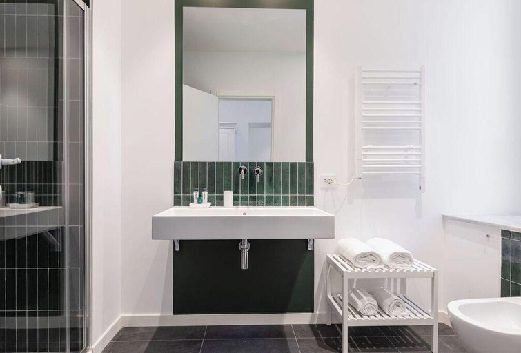 Bathroom 2, Epoca Suites Napoli, Napoli