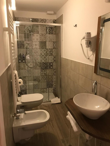 Bathroom 5, Le Vigne Sull'Adda, Bergamo