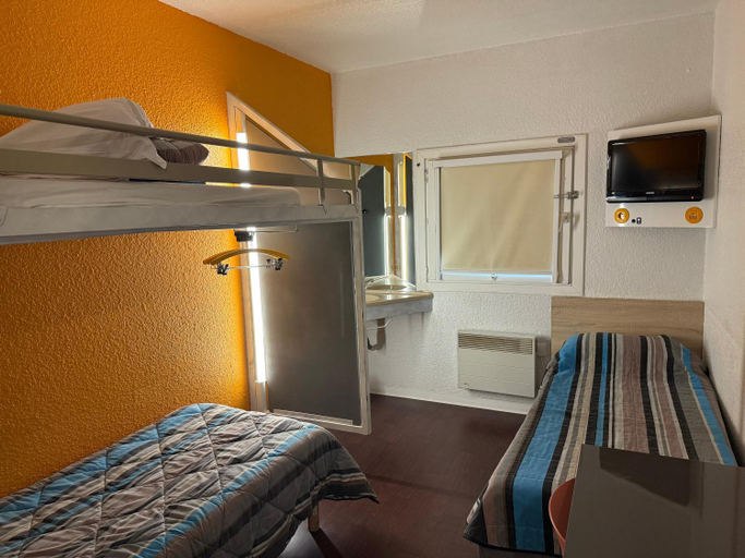 Bedroom 2, Hotel First Eco Dieppe, Seine-Maritime