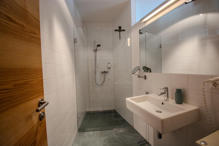 Bathroom 3, Gasthaus Post, Lienz