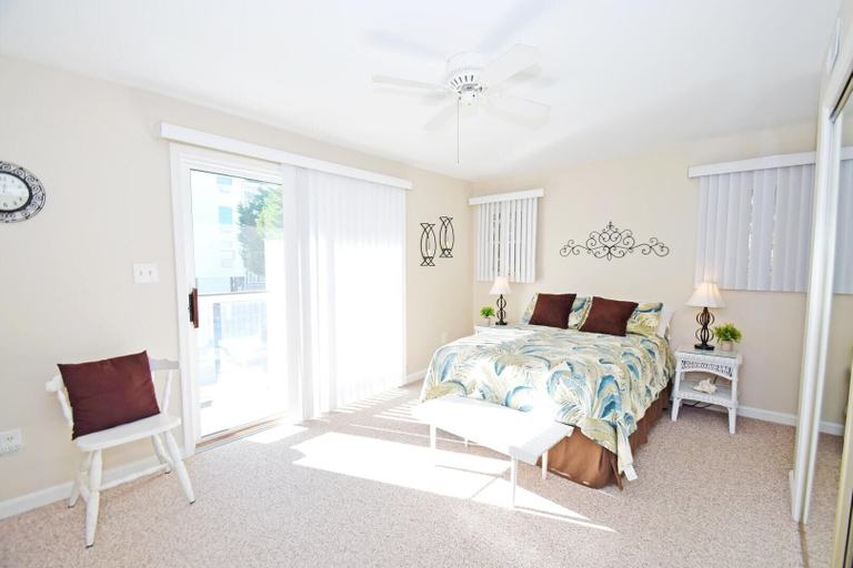 Room 2, Coral Ridge 1 2 Bedroom Condo, Worcester