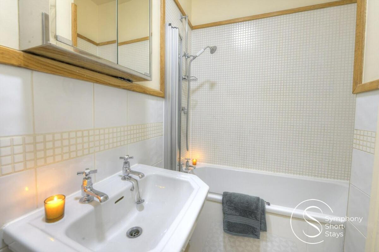 Bathroom 3, Leamington Spa Warwick Place Apartments, Warwickshire
