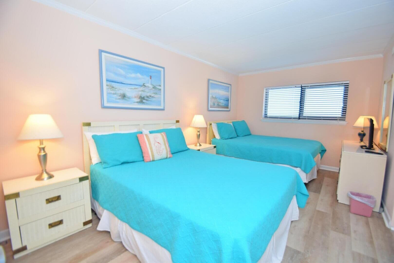 Room 3, Constellation House 411 2 Bedroom Condo, Worcester